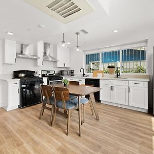 Modern Getaway In The Heart Of La Near Usc, Private Room With Share Living Room And Kitchen